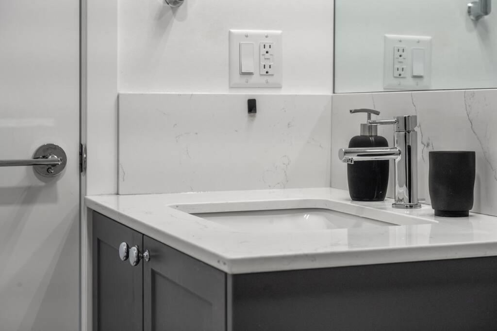 Apartamento Chic 1Br Kensington Unit W/Parking YYC Exterior foto