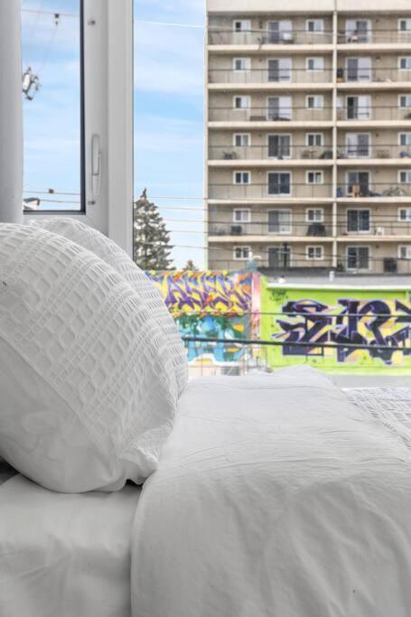 Apartamento Chic 1Br Kensington Unit W/Parking YYC Exterior foto